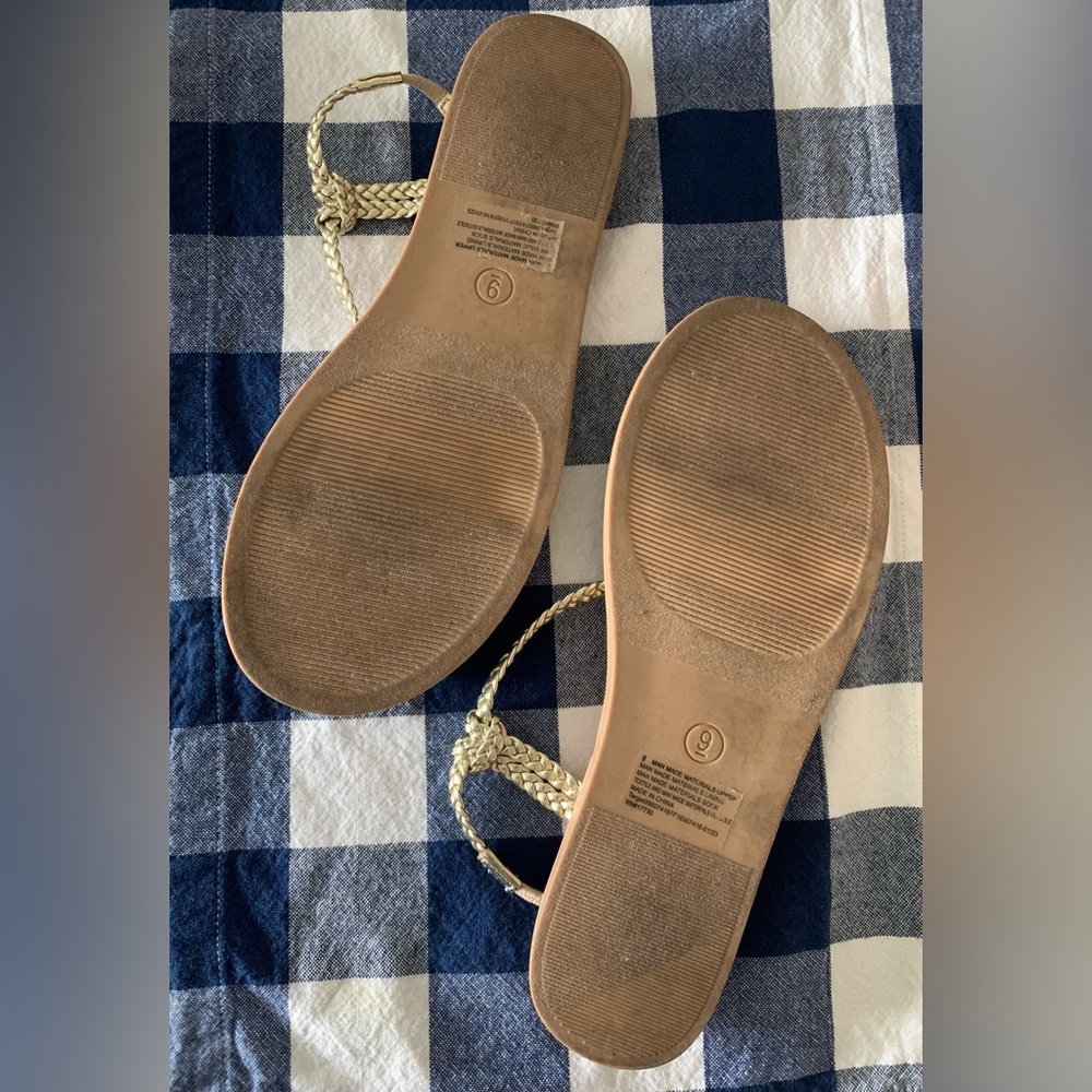 NEW Universal Thread Gold Sandals size 9 - Picture 2 of 2